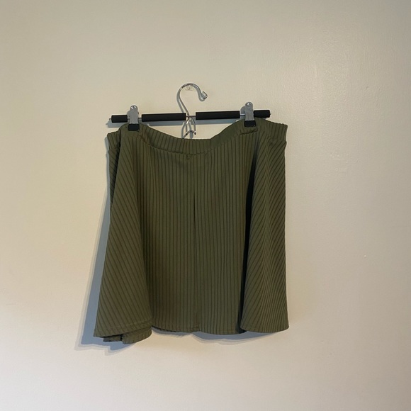 Boohoo Mini Skirt - Picture 2 of 3